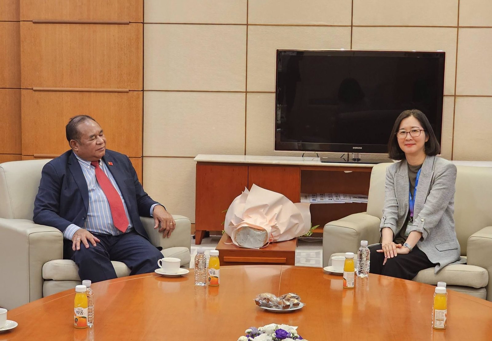 Diskusi bilateral tête-à-tête antara Menlu Bendito dan Jung Gayeong