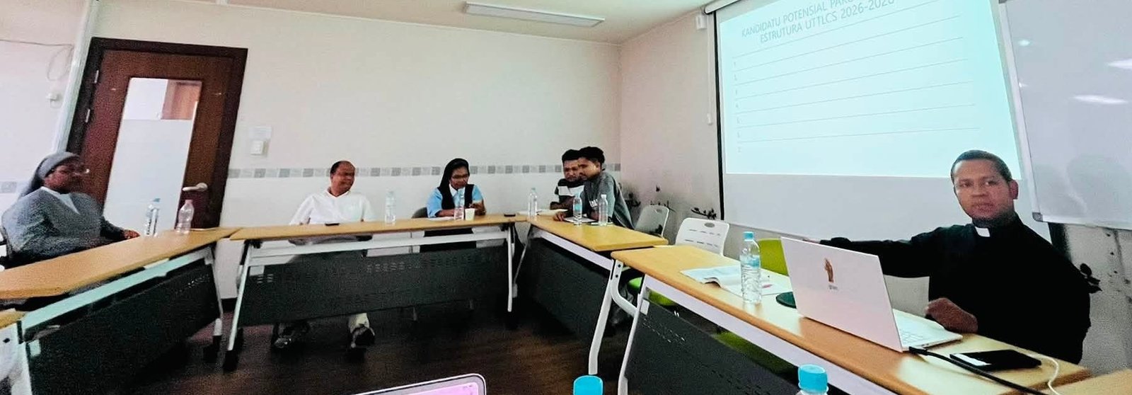 UTTLCS members and Embassy staff during discussions