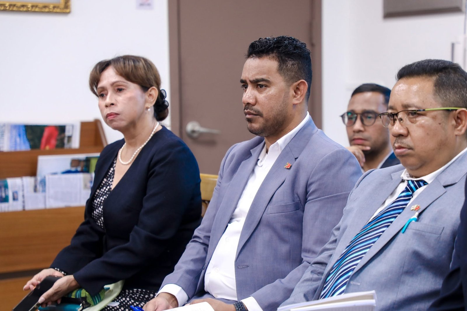 Delegation members in discussion during the working visit