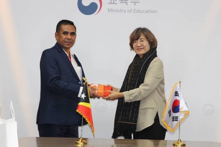 Official token presentation at the Ministry of Education